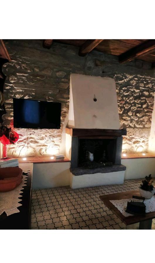 Casa Vacanze Al Colletto - Con Terrazza Panoramica In Centro Storico Vagli di Sotto Exterior foto