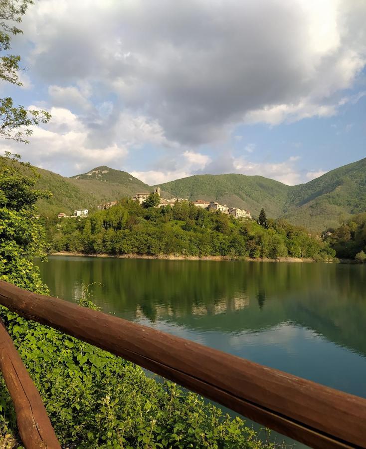 Casa Vacanze Al Colletto - Con Terrazza Panoramica In Centro Storico Vagli di Sotto Exterior foto