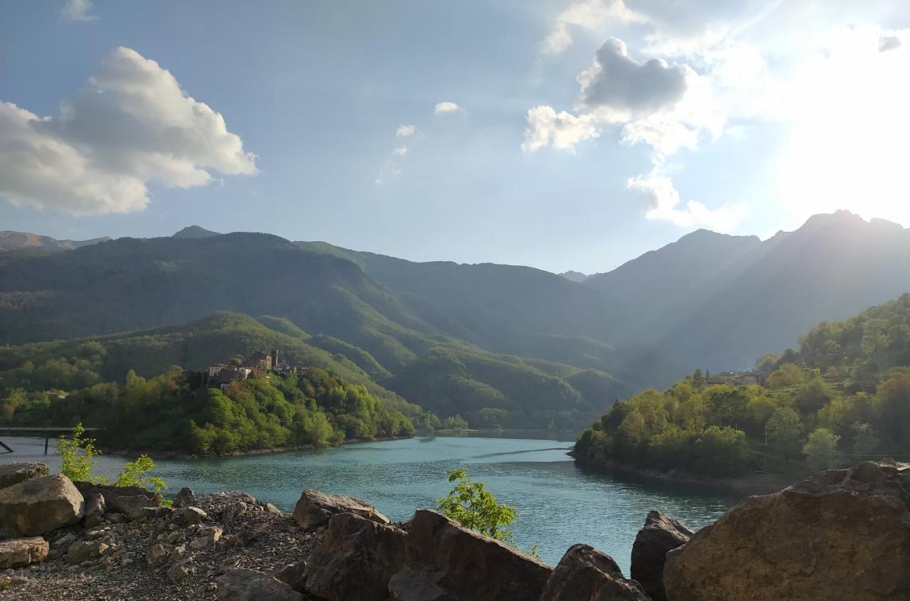 Casa Vacanze Al Colletto - Con Terrazza Panoramica In Centro Storico Vagli di Sotto Exterior foto
